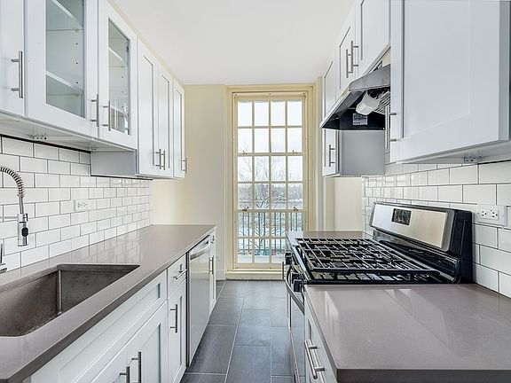 3rd image of 509 E 77th St APT 5J