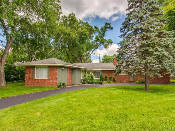 2434 Parcells Cir, Bloomfield Hills, MI 48302