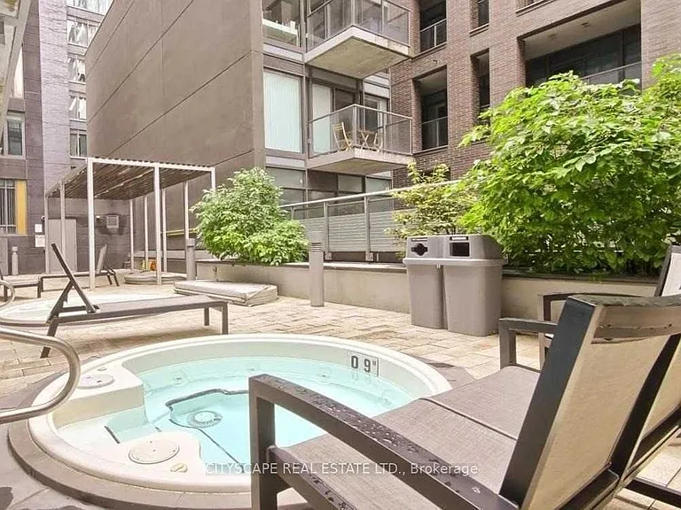 525 Adelaide St W #LPH27 — Photo 8