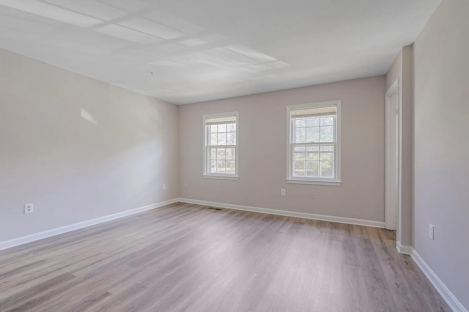 7314 Eggar Woods Ln, Springfield VA 221 — Photo 4