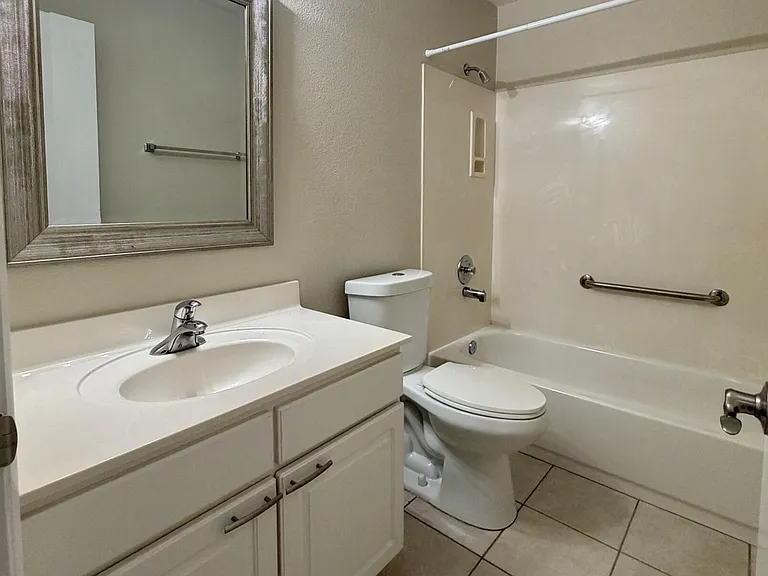 3005 W Ross Ave — Photo 13