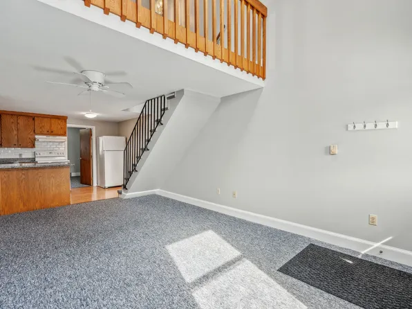 210 Beach St #19, Saco, ME 04072