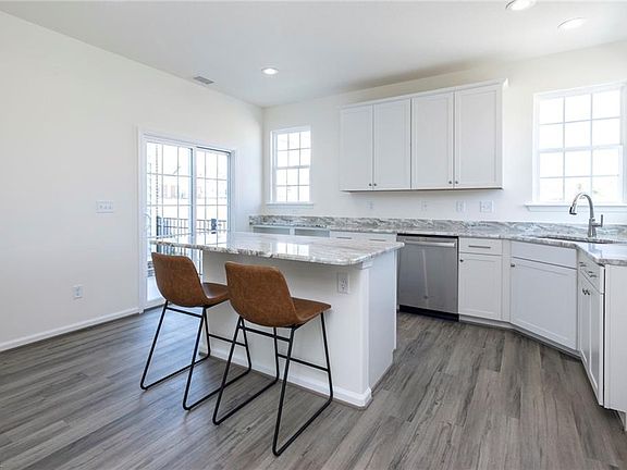 5th image of 1016 Robinson Rd #10A