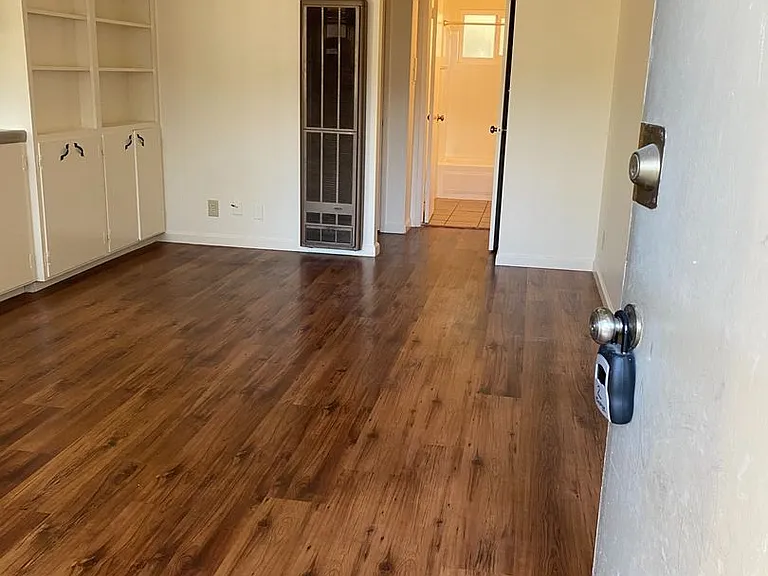 923 Tamarack — Photo 15