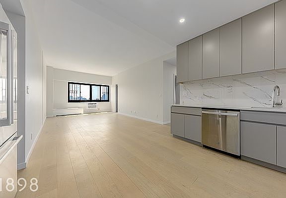 3rd image of 175 W 87th St APT 6C