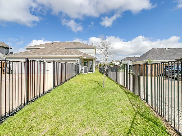 2113 Domingo Dr — Photo 36