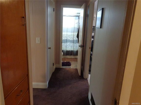 3rd image of 19 Elkhurst Dr