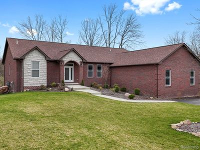 6750 Sunset Dr, South Lyon, MI, 48178