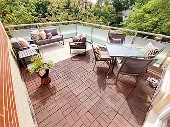 Rented by Ridgewood Capital NYC LLC