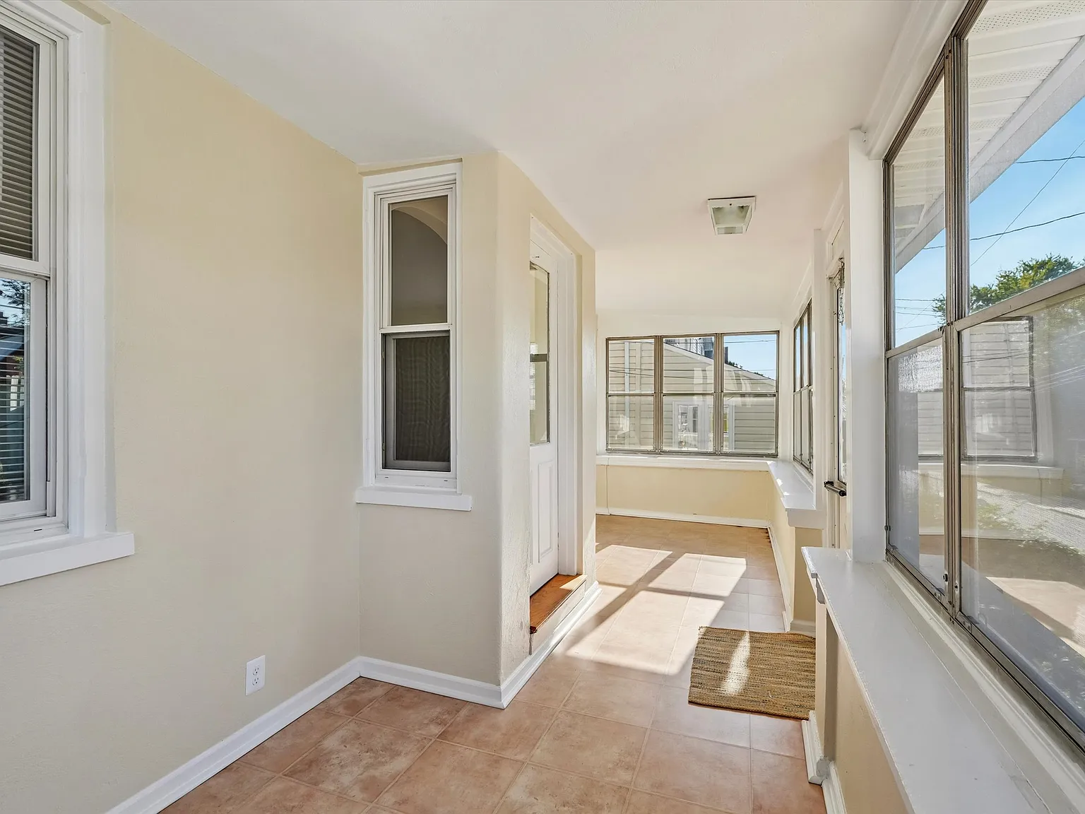 3 bed, 1678 sqft, $3,300 — Photo 3