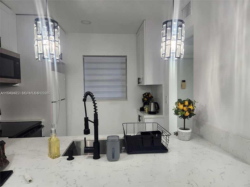 1st image of 5001 NW 34th St APT 305