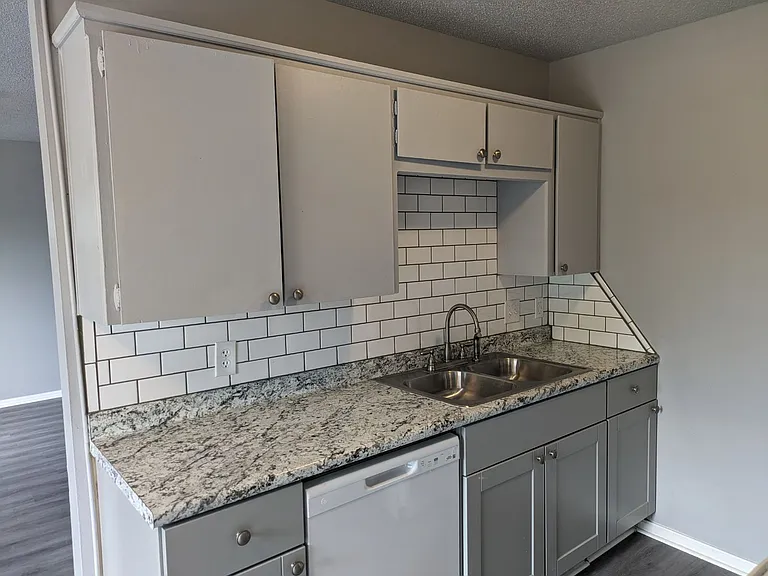 4607 Yorkshire Dr #3 — Photo 4