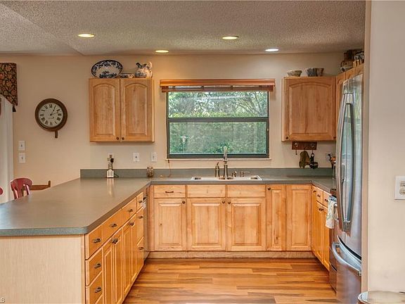 3rd image of 710 Clarendon Ct