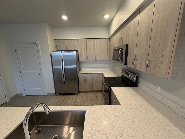 Nathan Apartments — Photo 31