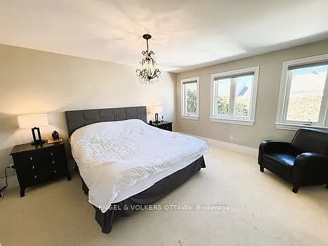 29 Franklin Cathcart Cres — Photo 12