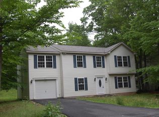 3135 Hamlet Dr, Tobyhanna, PA 18466