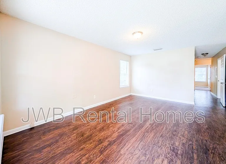 3035 Fitzgerald St — Photo 4