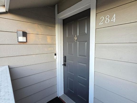2nd image of 284 Stonegate Cir