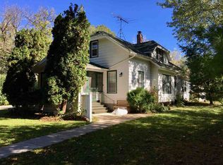 205 Lawn St, Cambridge, WI 53523