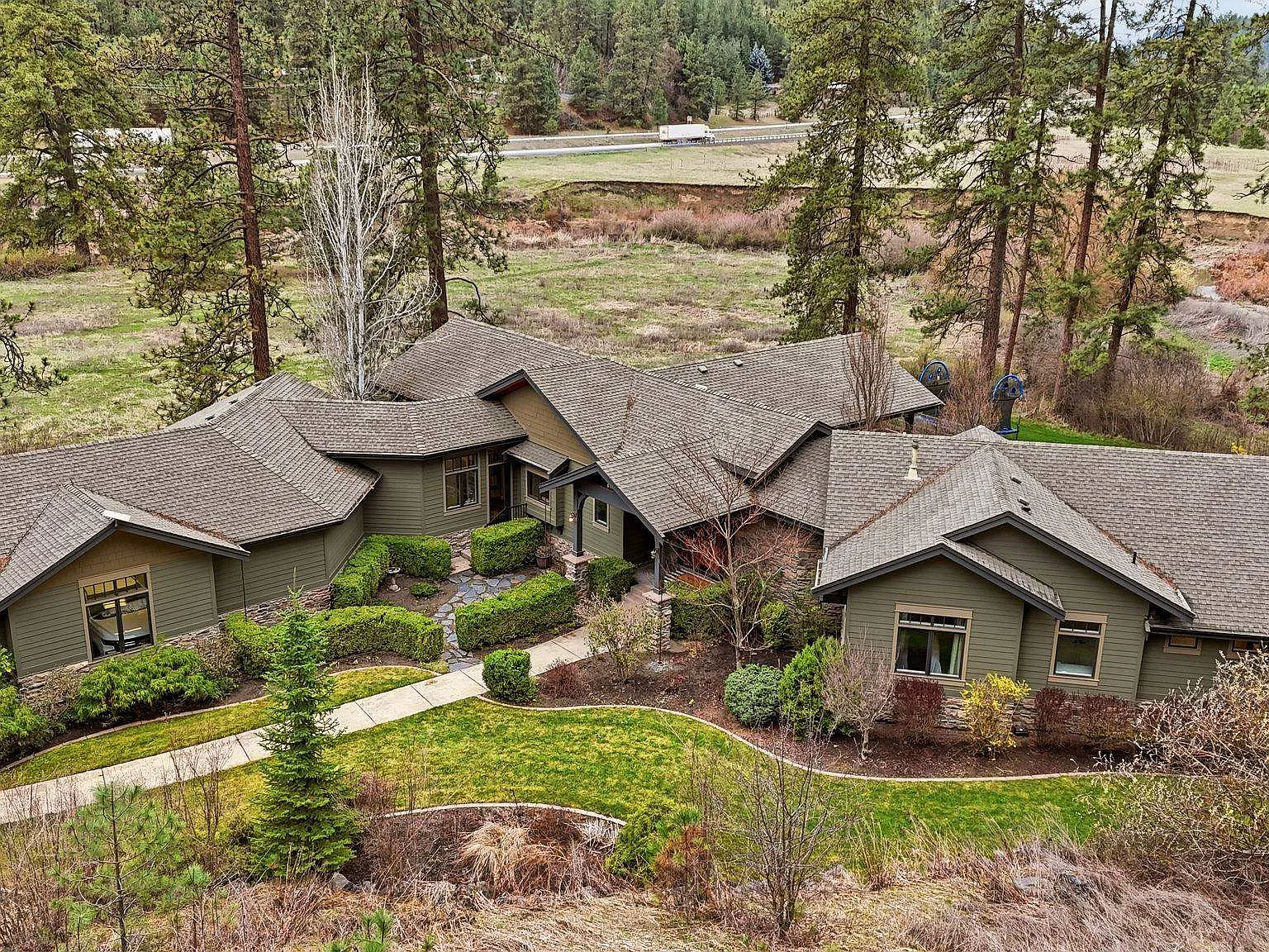 6 bed, $7,850 — Photo 1