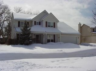 951 Westbrook Dr, South Lyon, MI 48178
