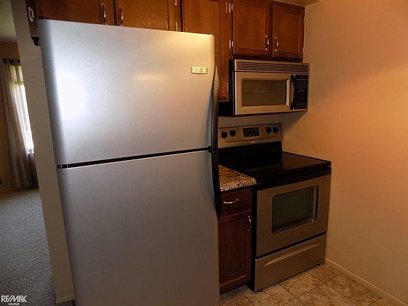 5th image of 22783 Grove St