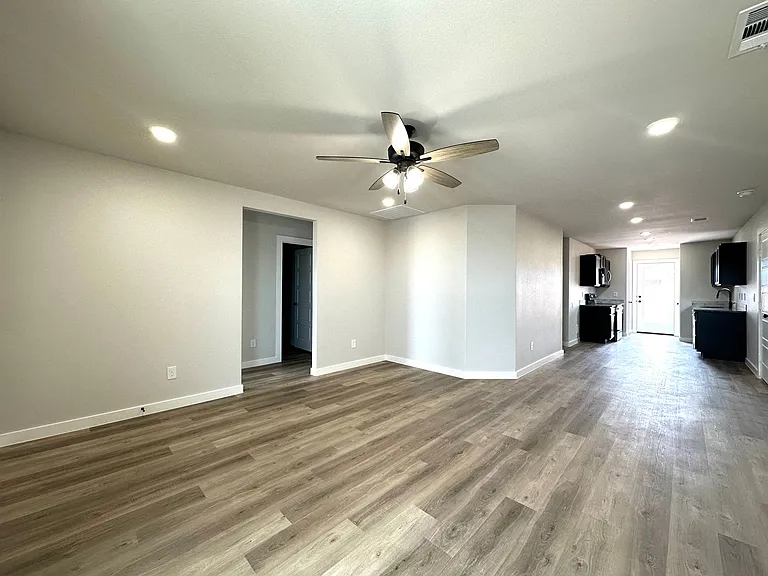5513 Rice St — Photo 11