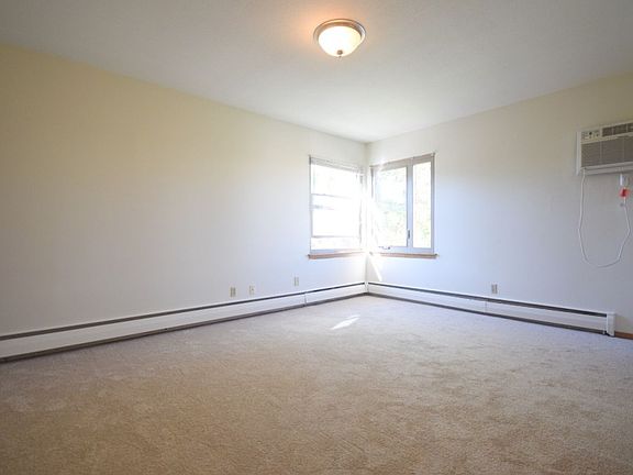 4th image of 529 Cleveland Ave S APT 4