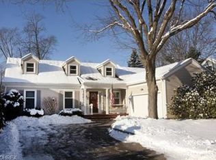 169 Elm Ct, Chagrin Falls, OH