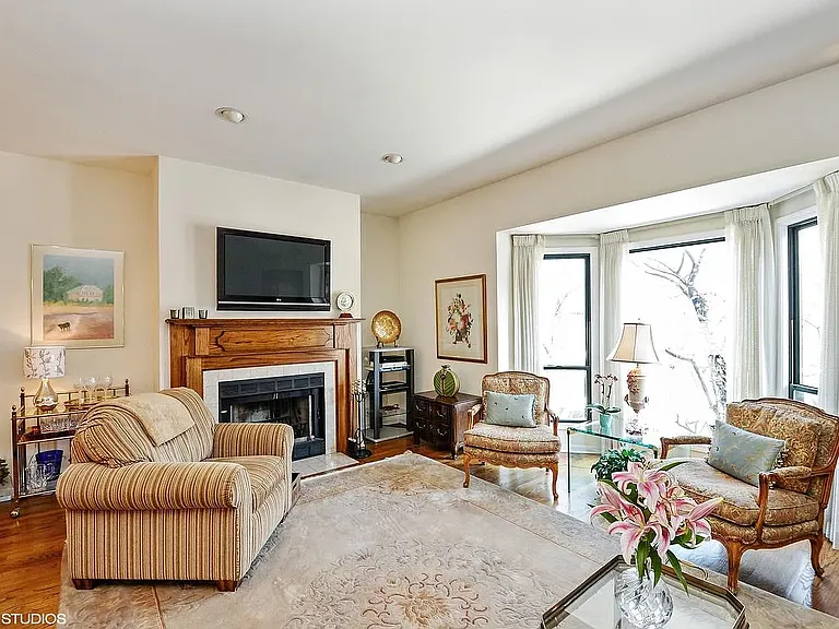 620 S Laflin St #C — Photo 3