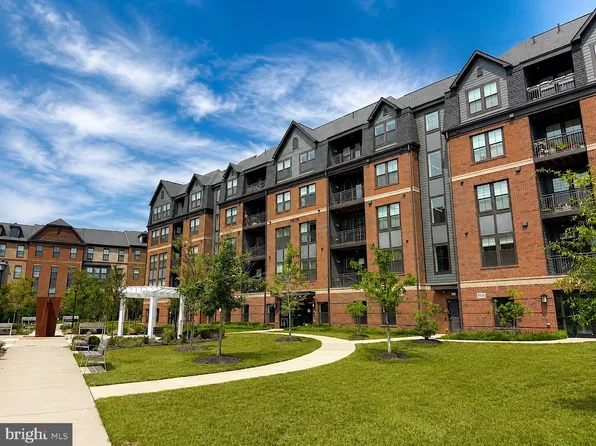 3927 Fair Ridge Dr APT 303, Fairfax, VA 22033
