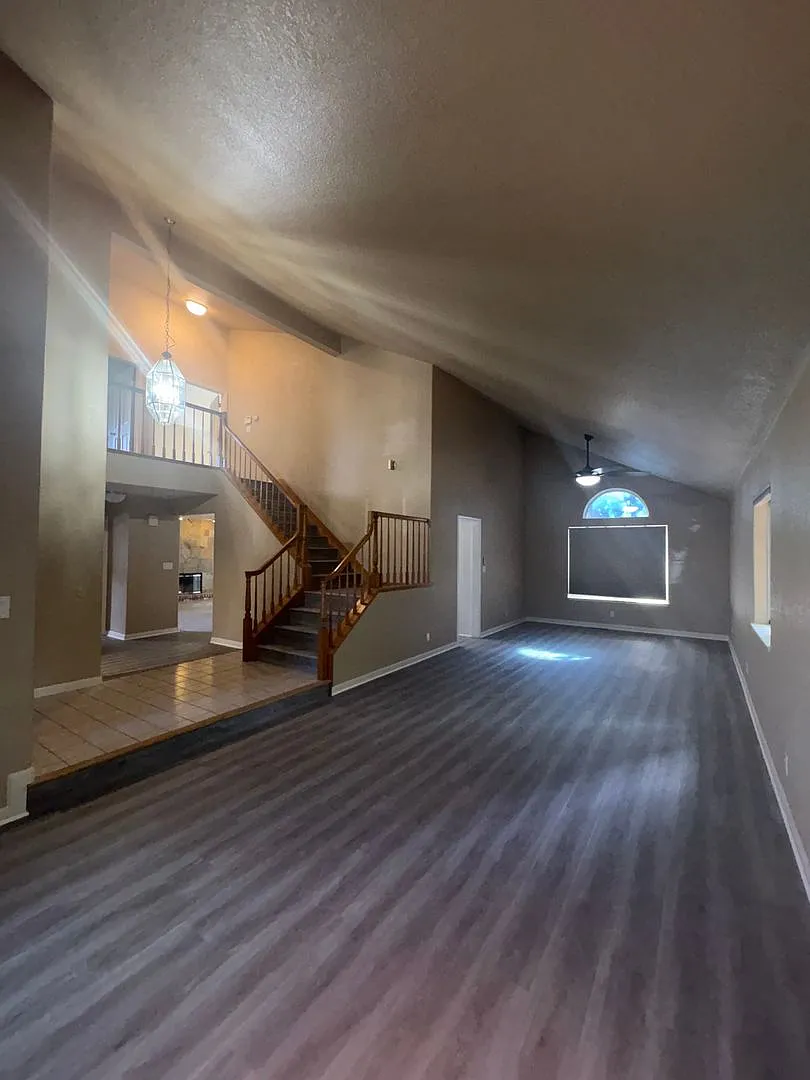 3426 Glen Ellen- Rolling Hills — Photo 3