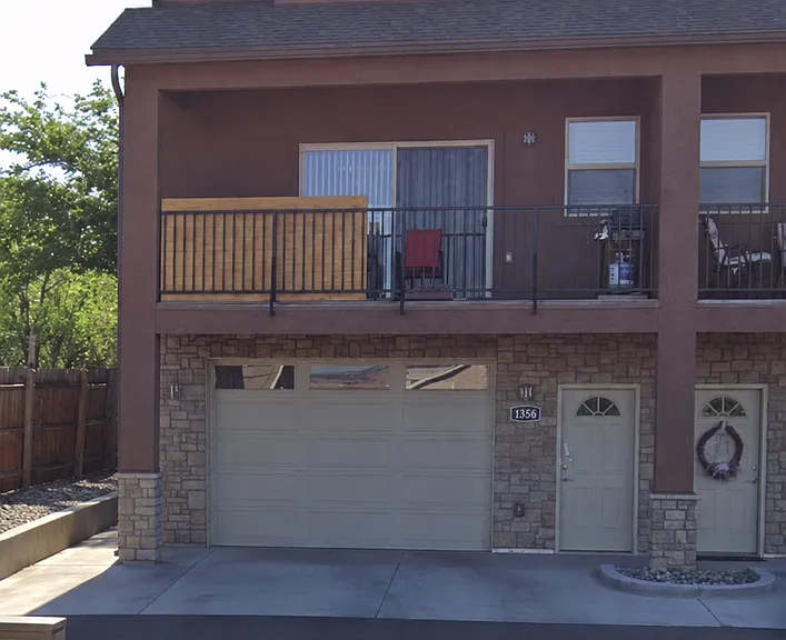 1558 Poplar Dr — Photo 1