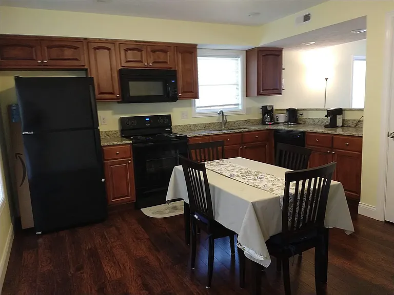 1752 W Countryside Ln — Photo 2