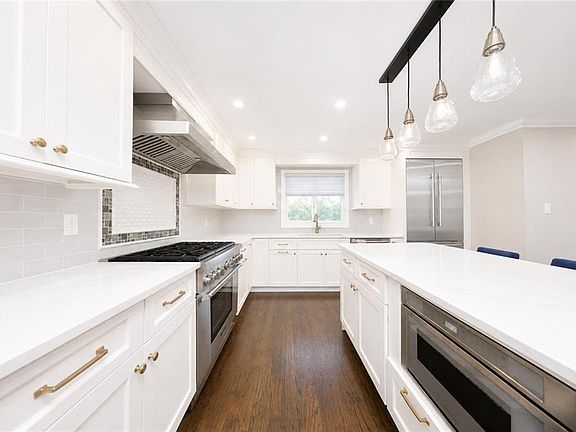 3rd image of 41 Ridge Ave