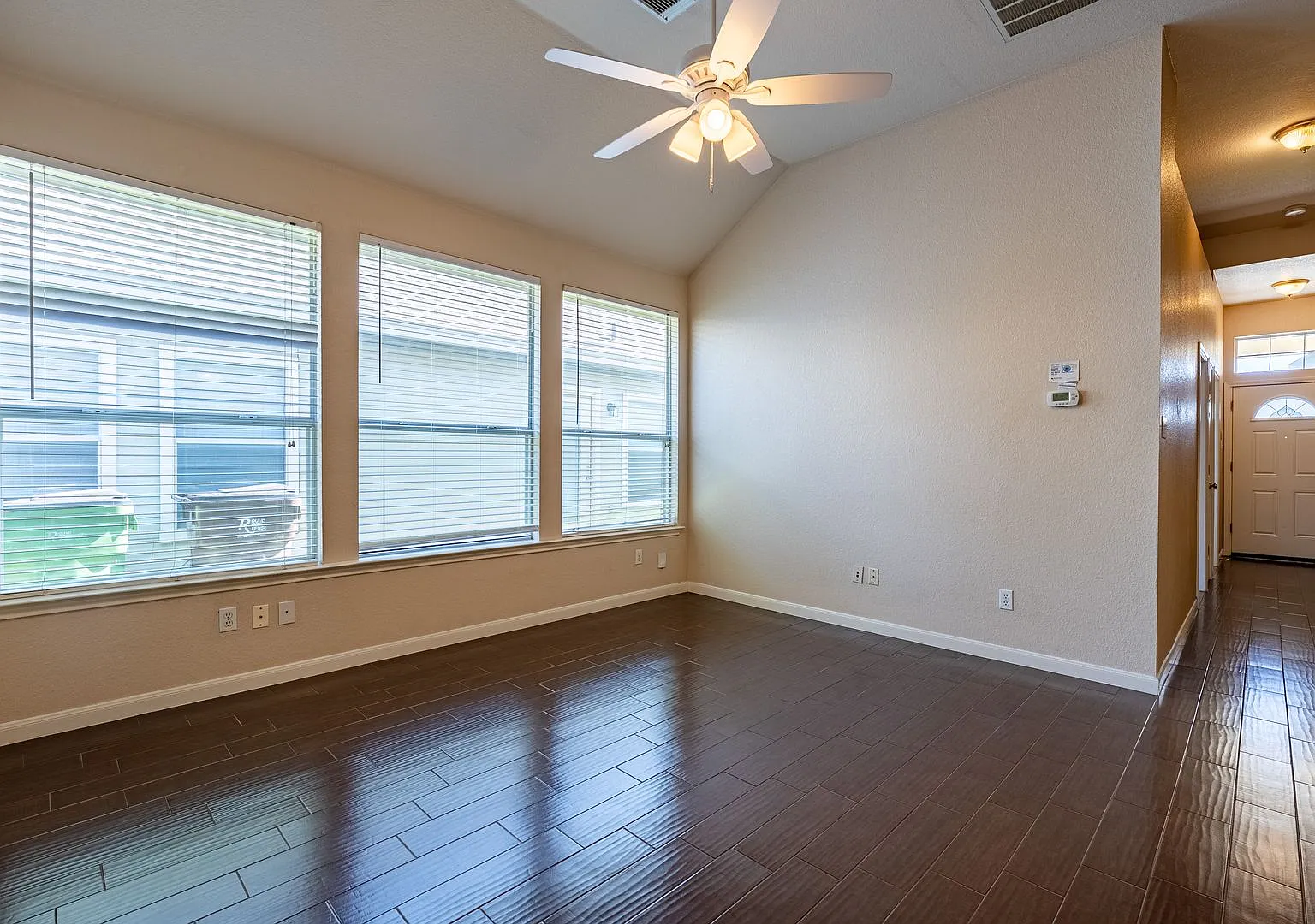 Recently Upgraded Beautiful 3 bedroom, 2 bathroom home in Westchester Park — Photo 4
