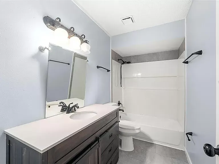 611 Warn Ree Cir — Photo 7