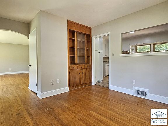 4th image of 4406 Sunset Dr