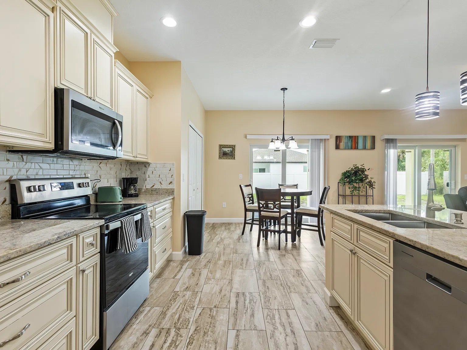 4 bed, 1840 sqft, $725 — Photo 2