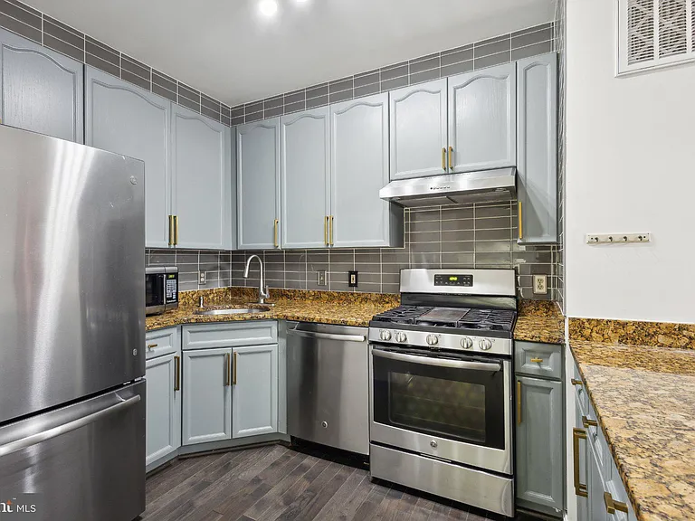 15514 Port Washington Ct — Photo 2