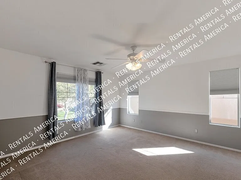 3745 E Kerry Ln — Photo 4