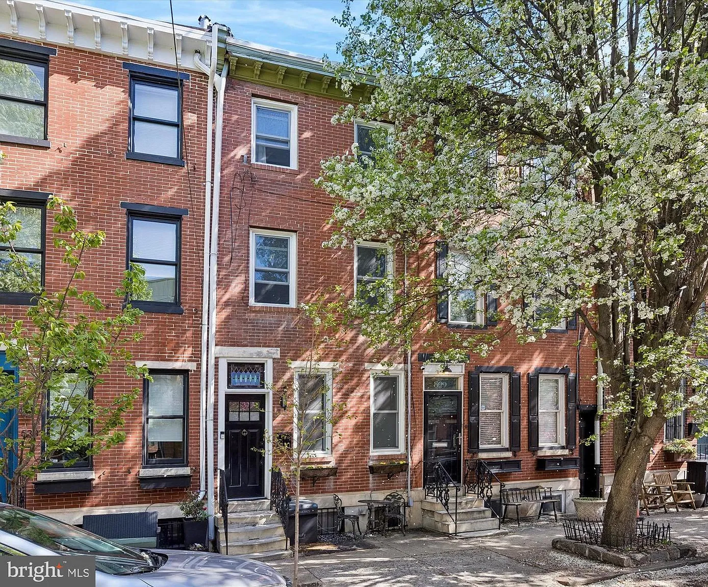 531 Queen St photo 1