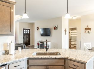 202 Hollow Tree Cir, Castalian Springs, TN 37031