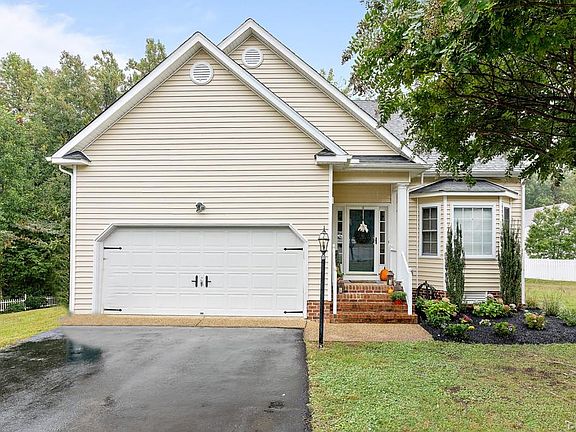 2nd image of 9505 Pine Trails Ct