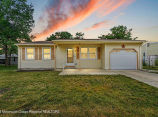 26 Hummingbird Ln, Manchester Township, NJ 08759