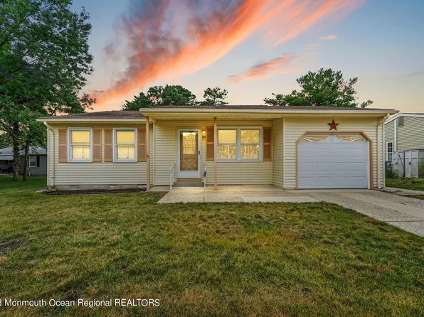 26 Hummingbird Lane, Whiting, NJ 08759