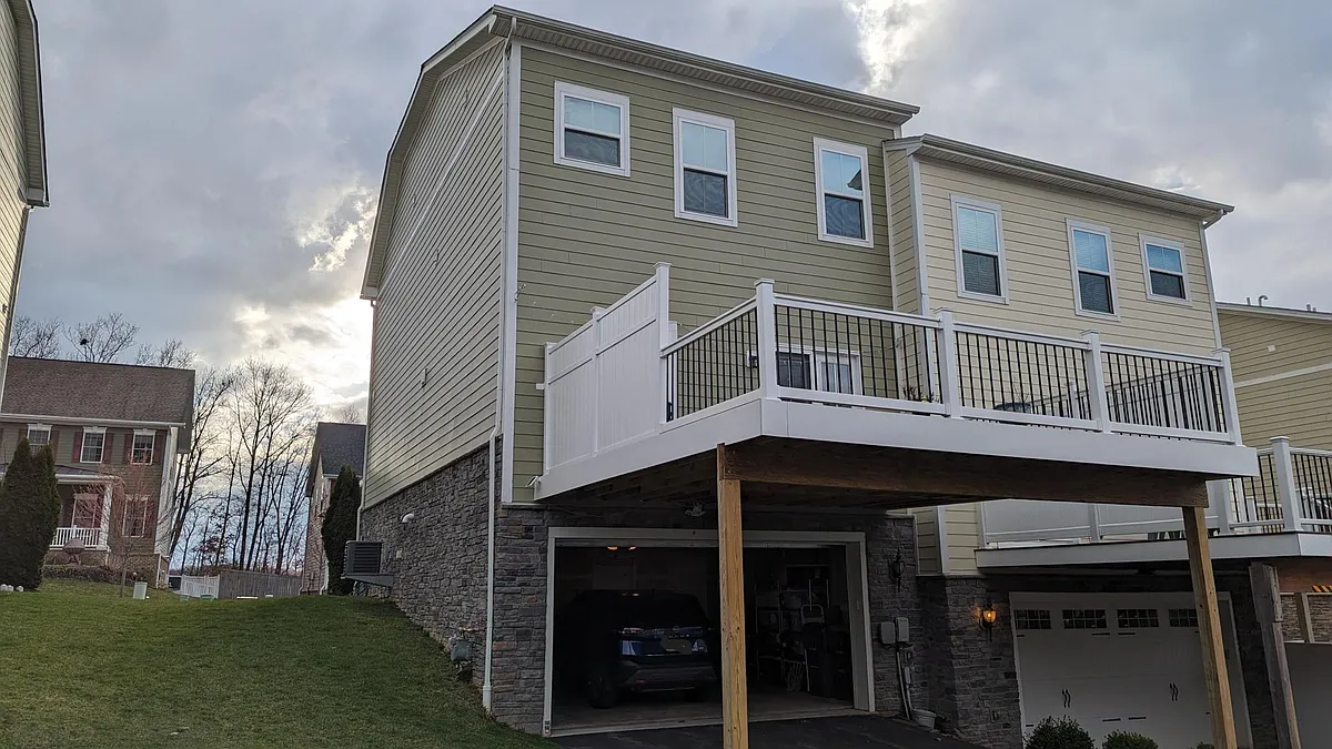 Building Photo - 617 Chilliwack Ln