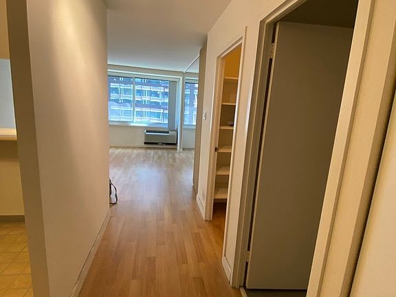 4th image of 211 E Ohio St APT 1612