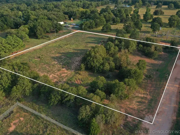 E Hill Dr, Tecumseh, OK 74873