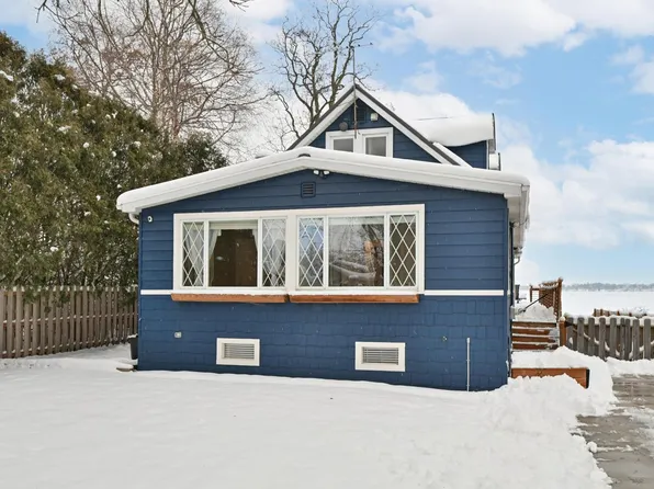 2201 Lakeshore DRIVE, Kansasville, WI 53139